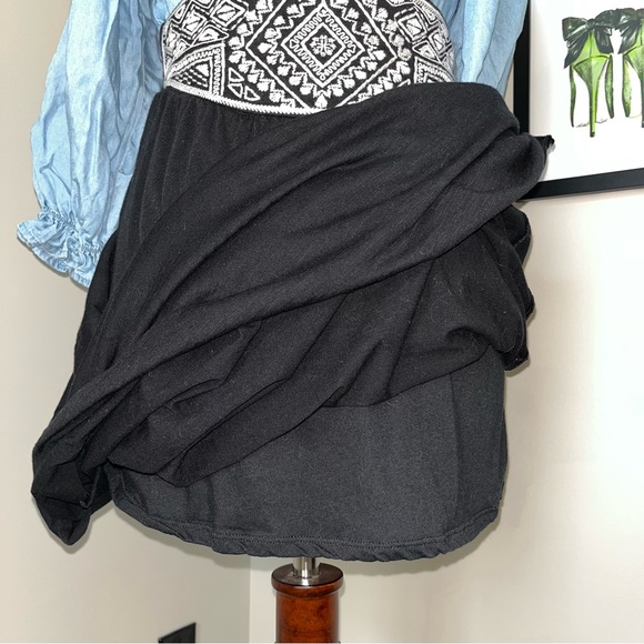 π¦
American Eagle MIDI/MAXI Skirt - Picture 8 of 11